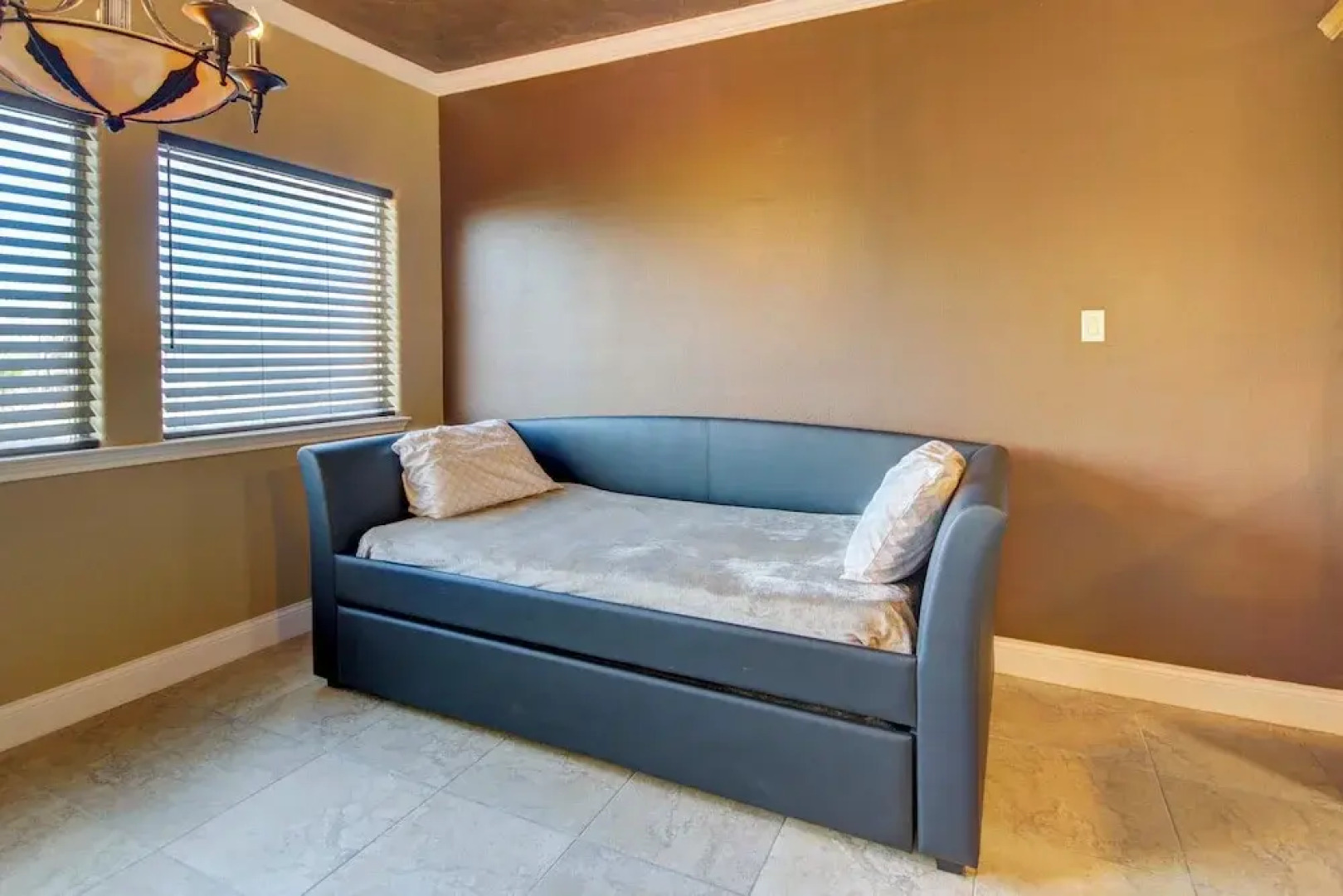 8 Mi to Kemah Boardwalk: Texas Gulf Home w/ Patio