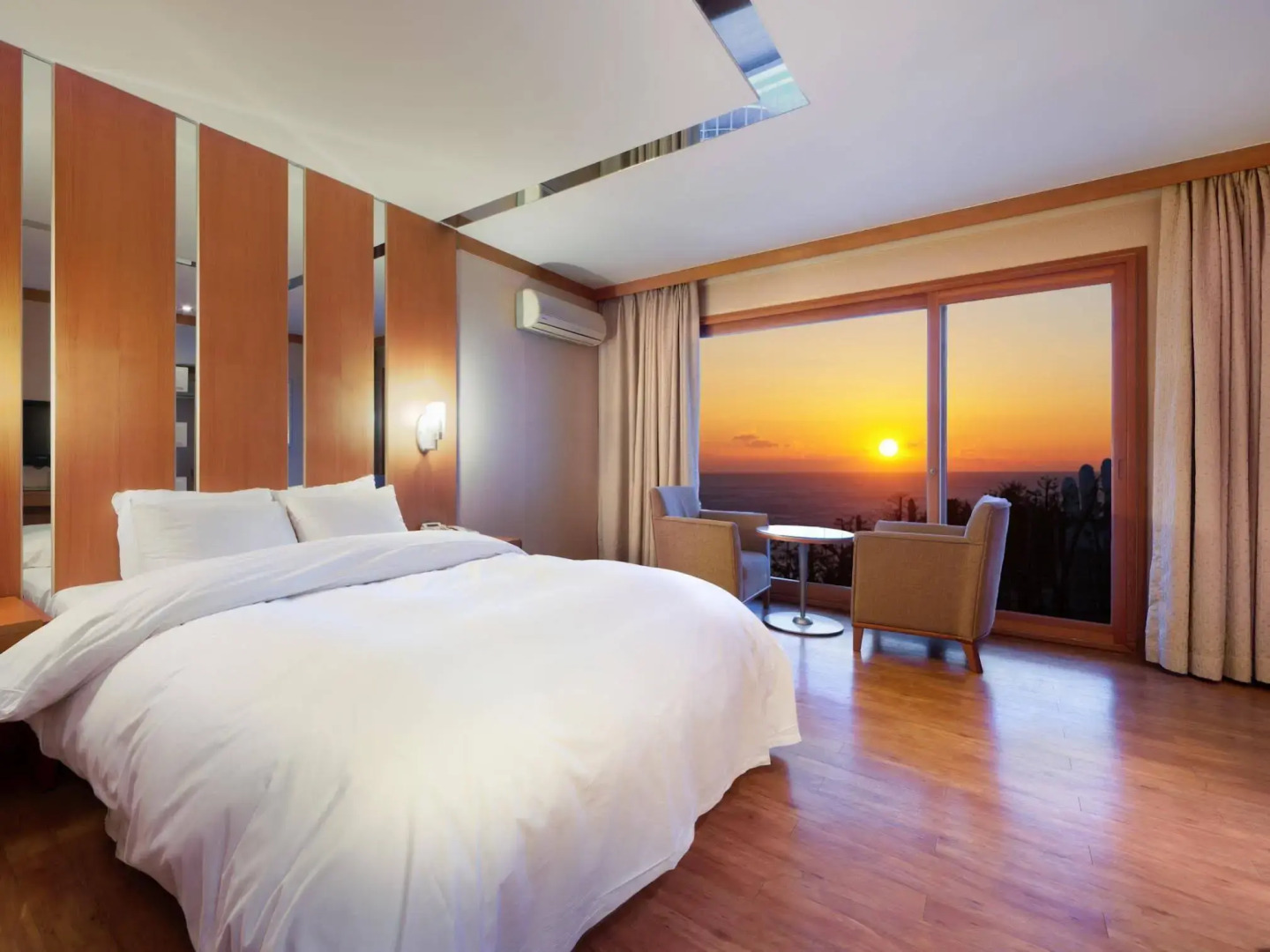 Sun Cruise Resort and Yacht