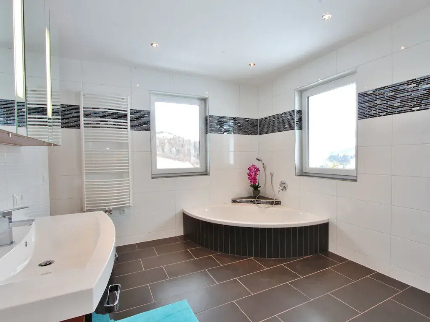 Spacious Villa With Garden in Hinterthiersee