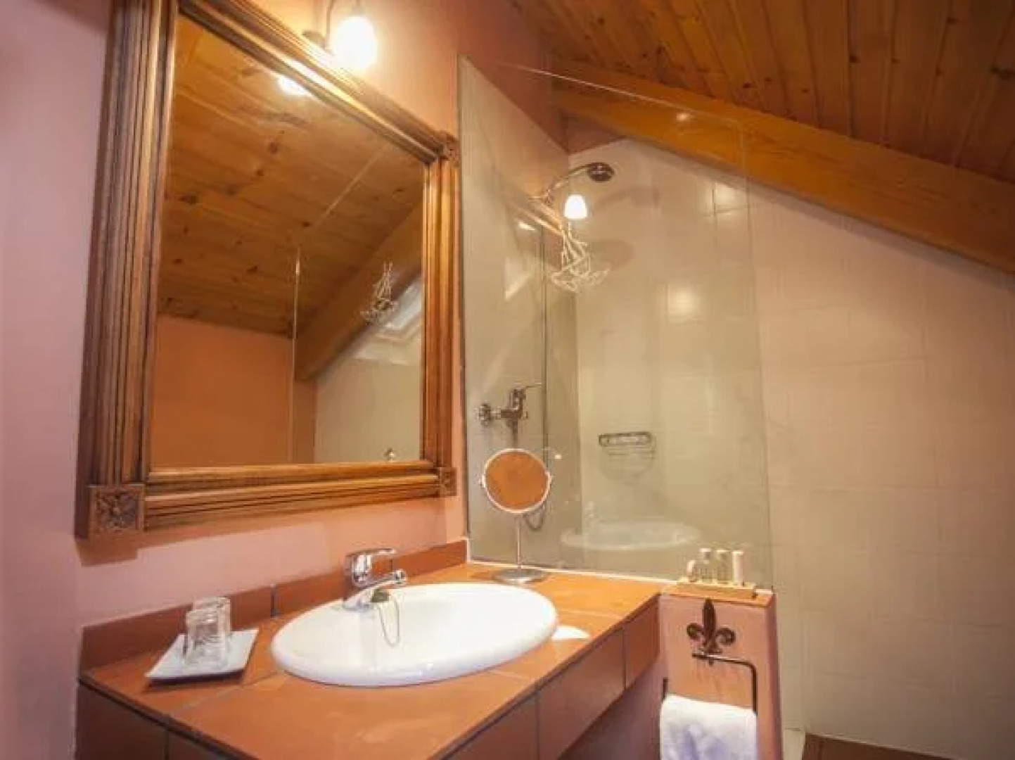 Hotel de Naturaleza Pesquería del Tambre