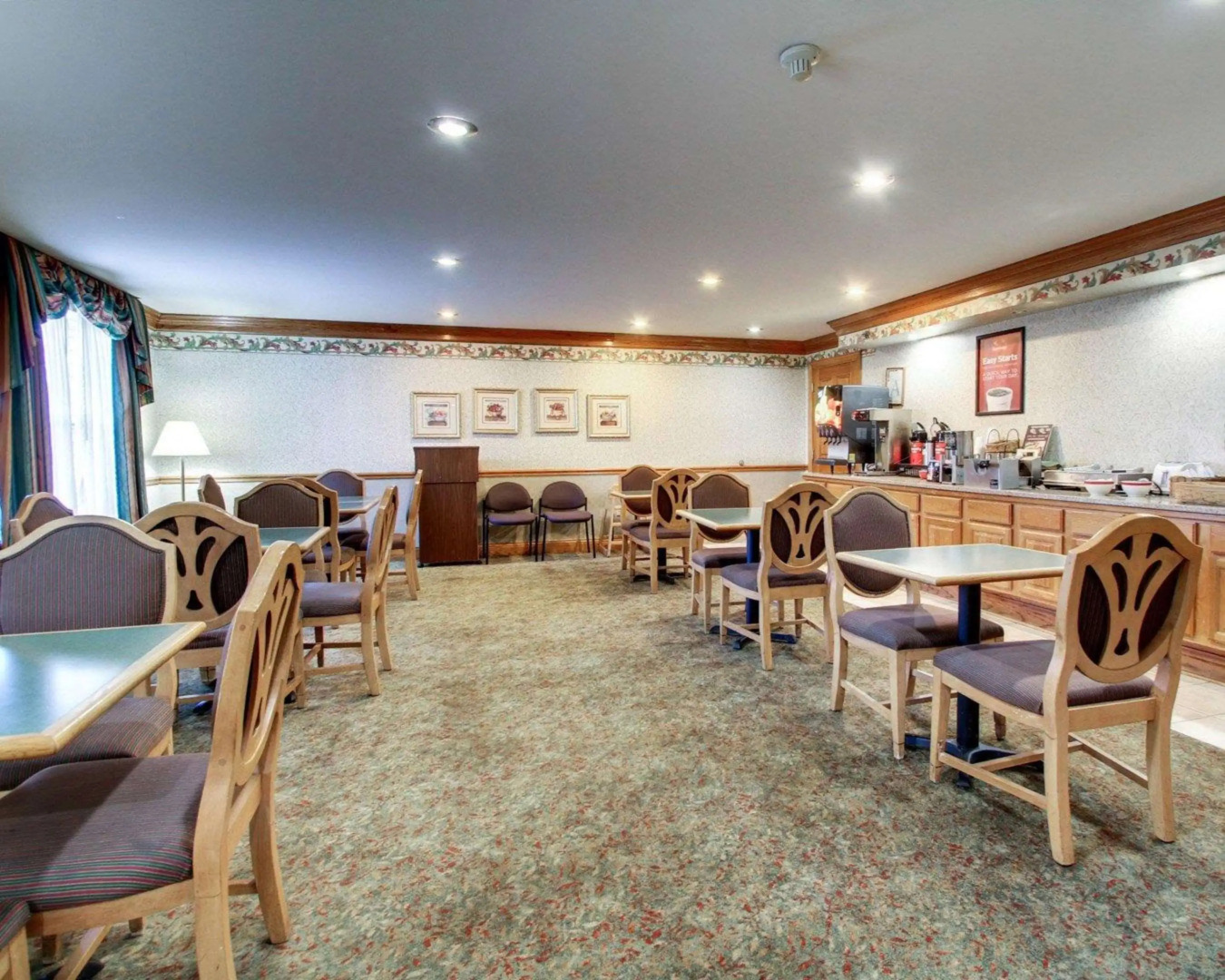 Econo Lodge & Suites