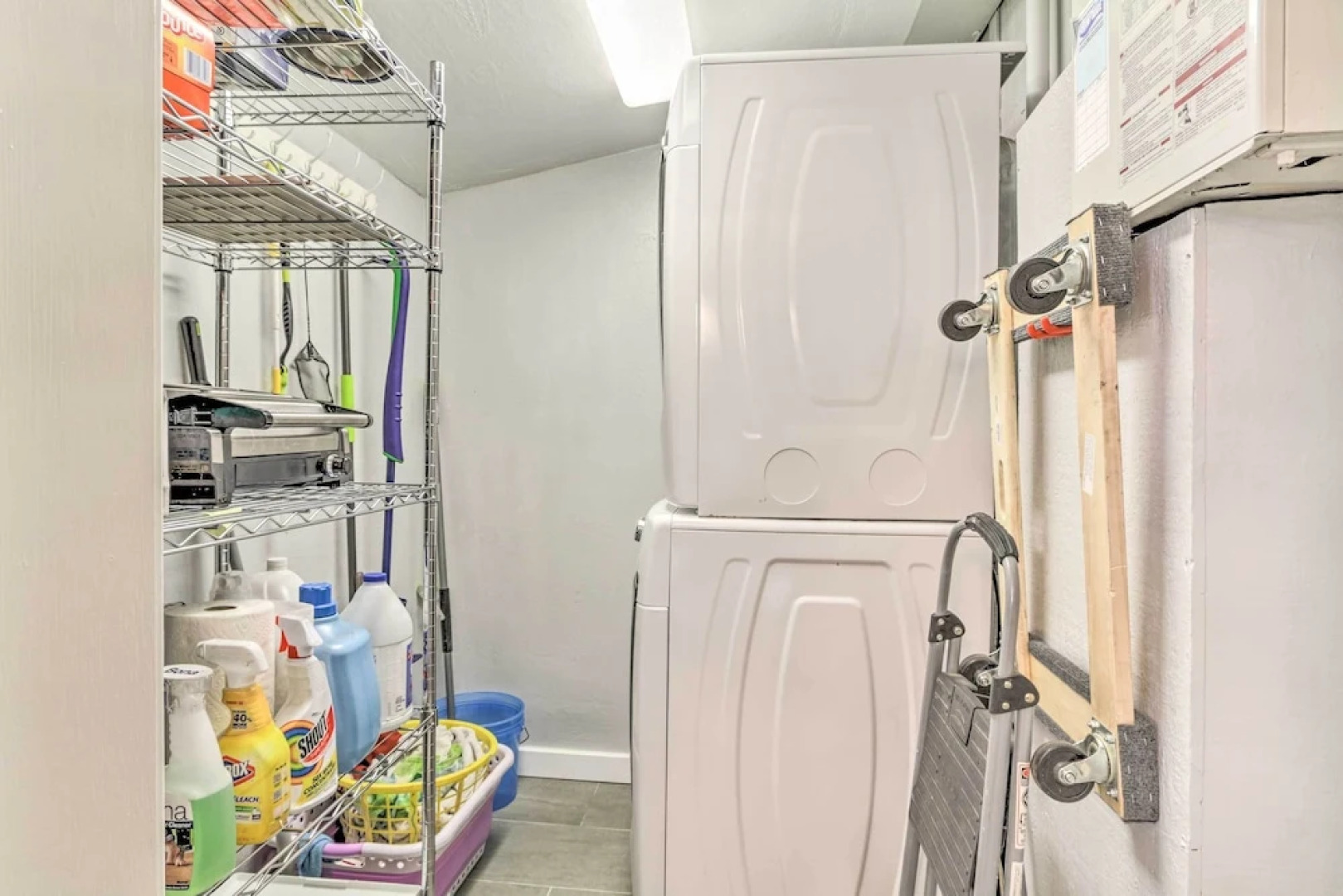 Redwoods Cabin w/ Hot Tub: Walk to Russian River!