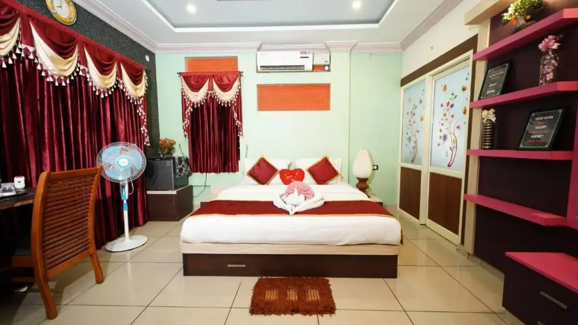 Srinikethana Home Stay with Swimming Pool