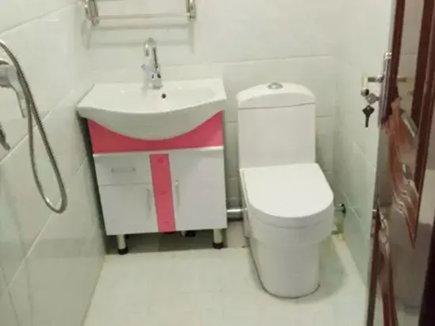 Arctic Village Extreme Farmhouse