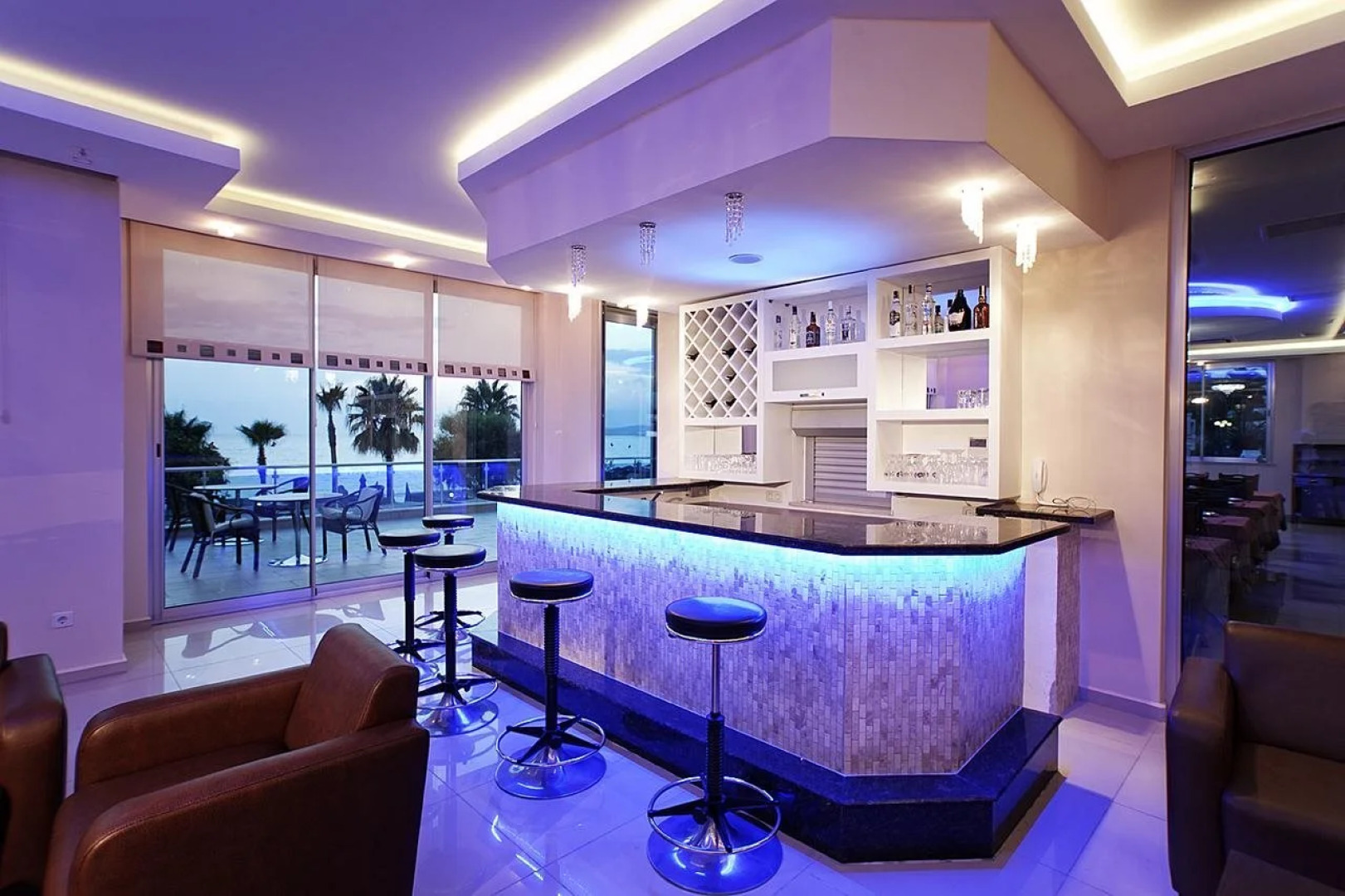 Отель Venessa Beach 