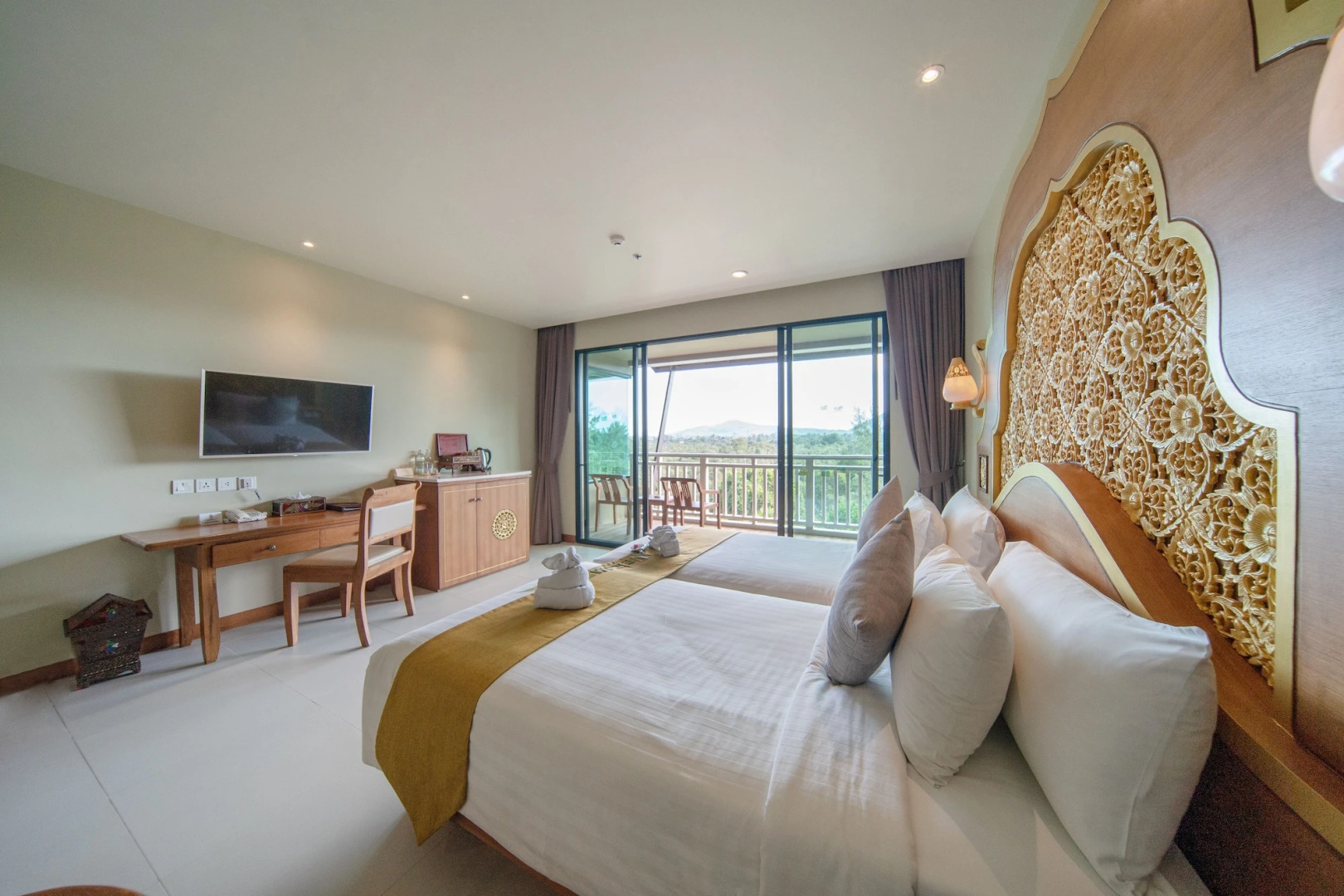 Курортный отель Maikhao Palm Beach