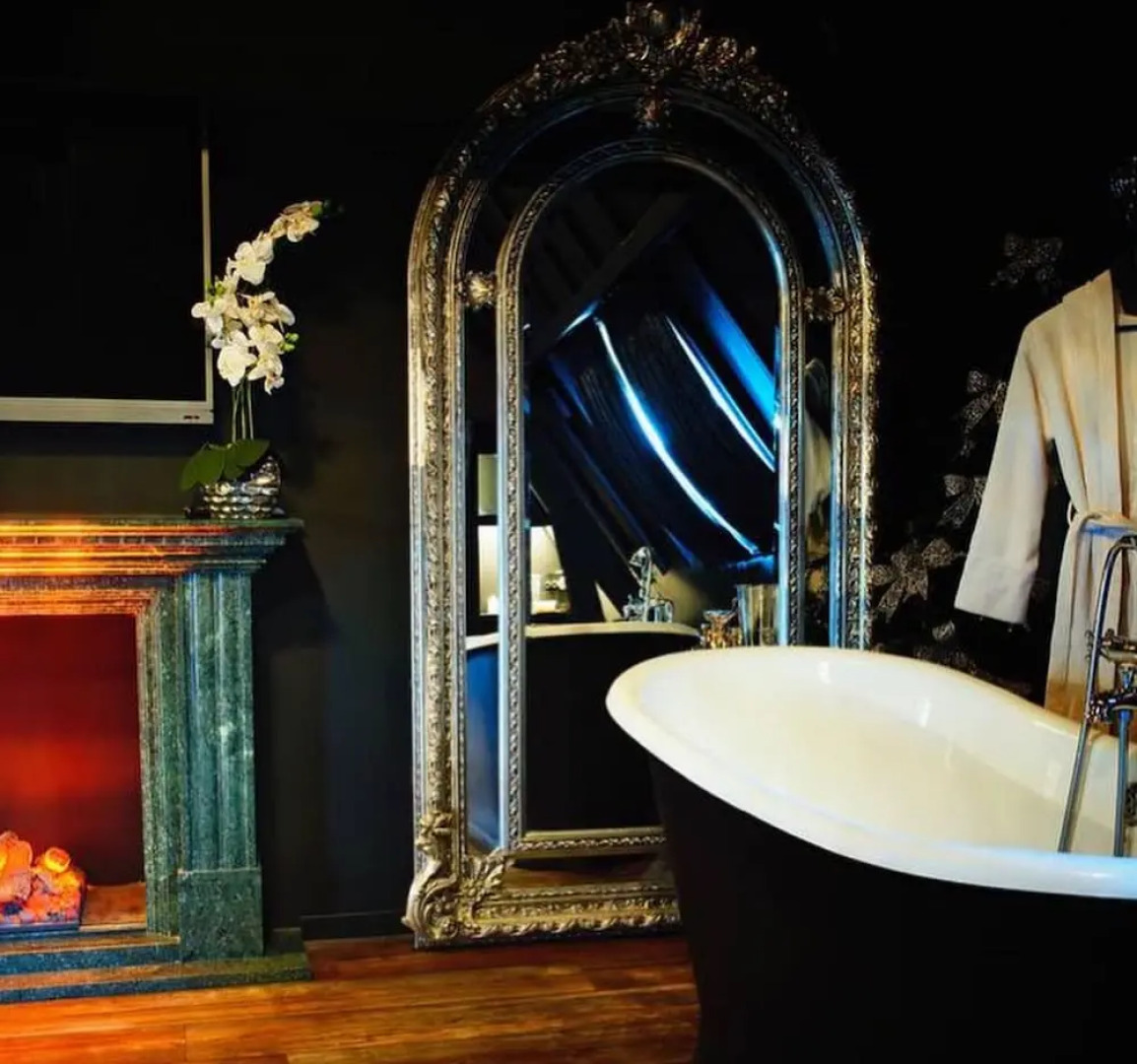 Love Hotel Domaine 10