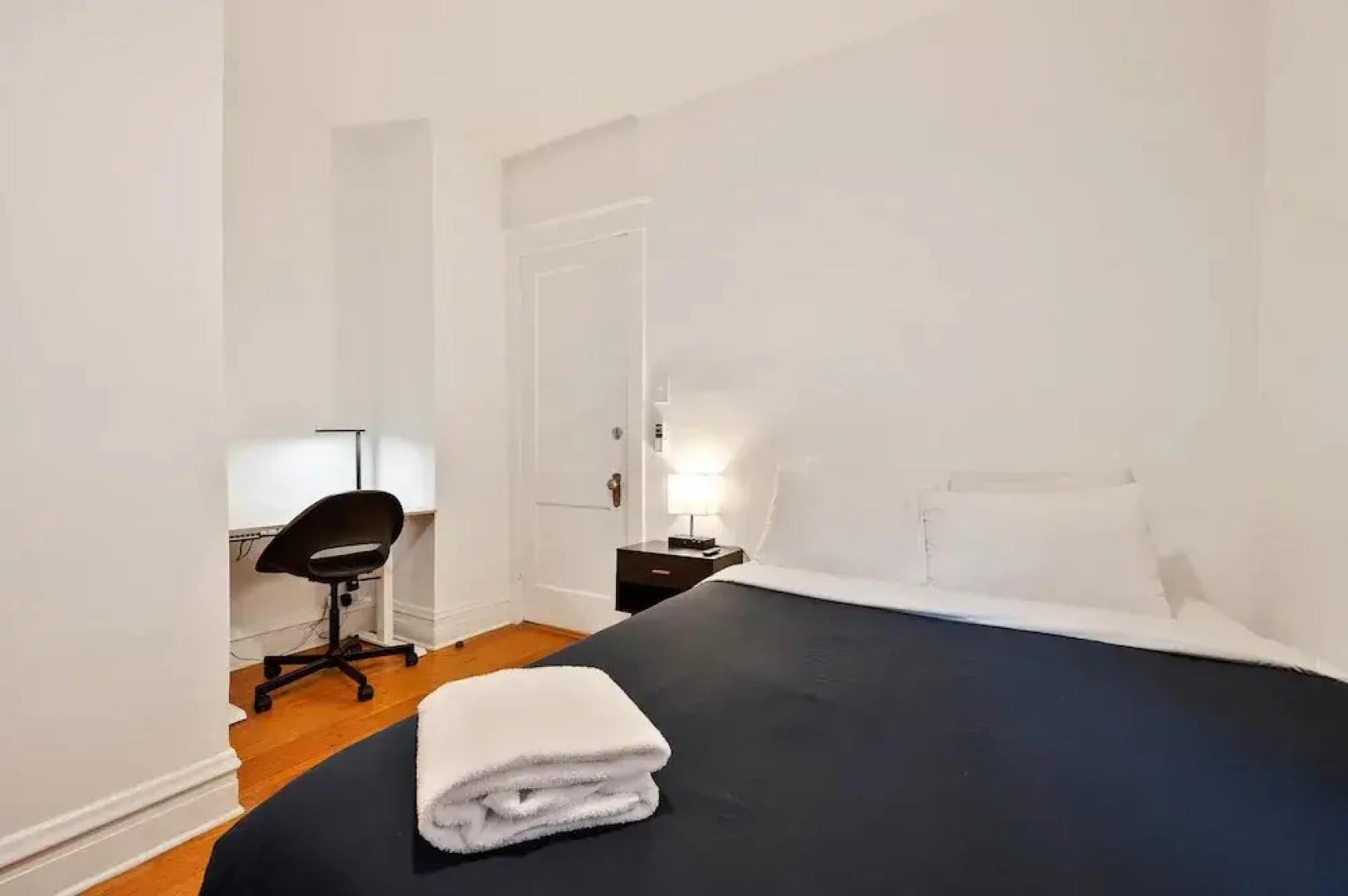 Charming Oak Park 4BD/3.5BA and 2 Private Parking by AllSet Turnover