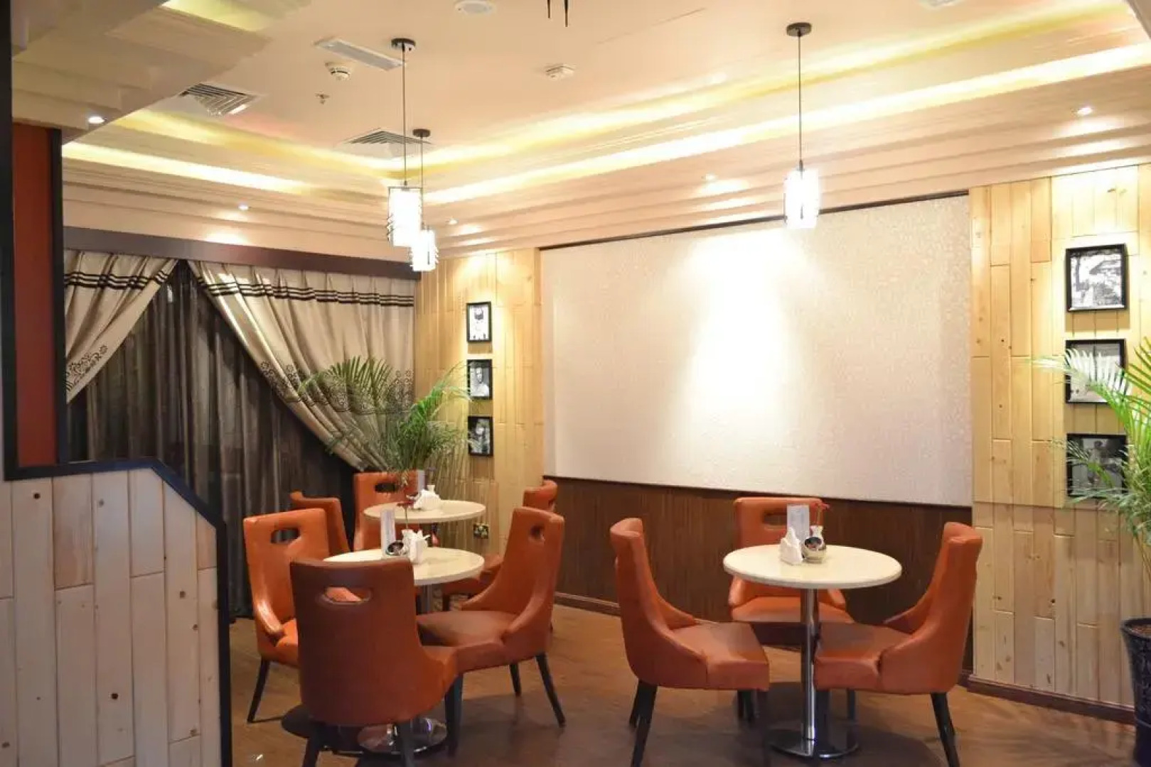 Palette Phoenix Hotel