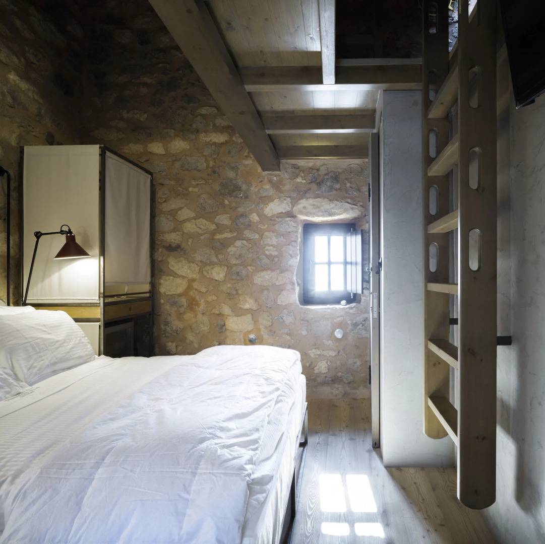 Tainaron Blue Retreat