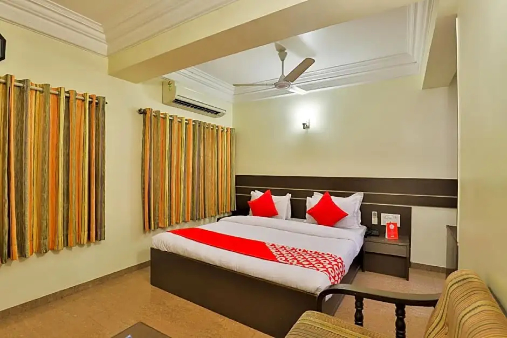 OYO 17117 Hotel Rainbow