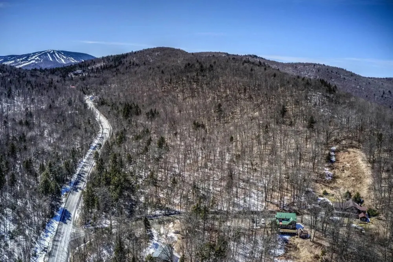 Storybook Stratton House: 3 Mi to Mount Snow!