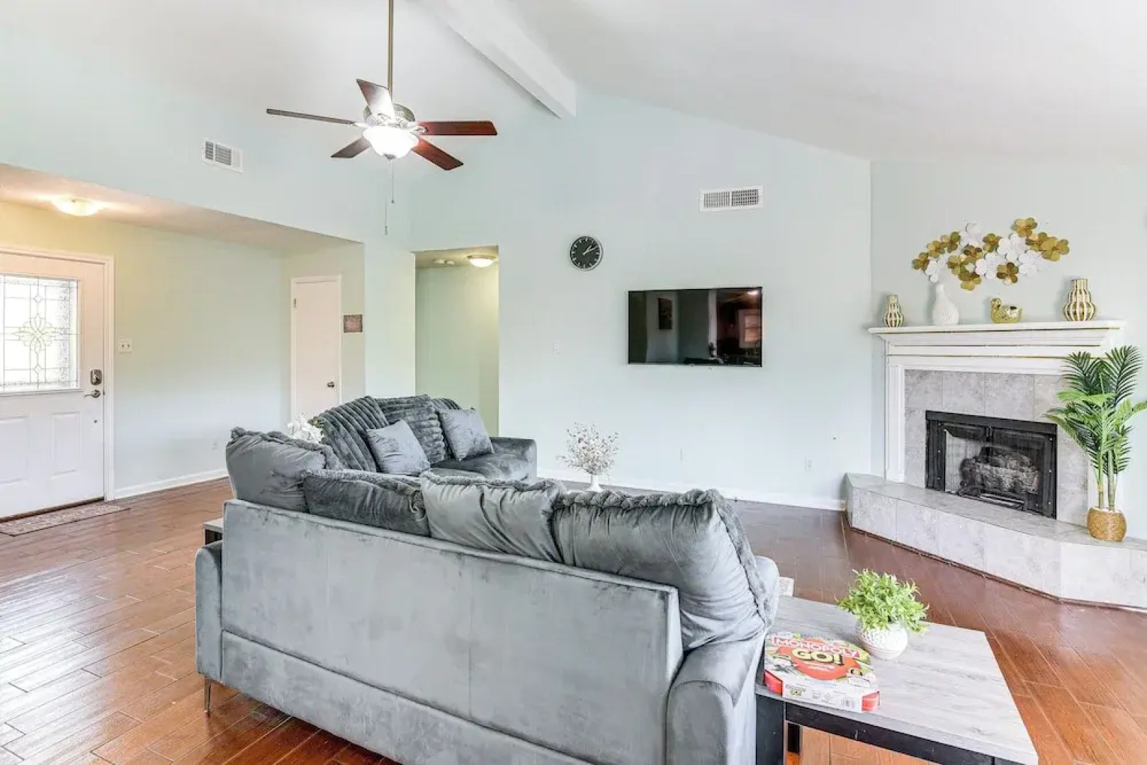 Patio, Fire Pit & Yard: Family Home in Pearland