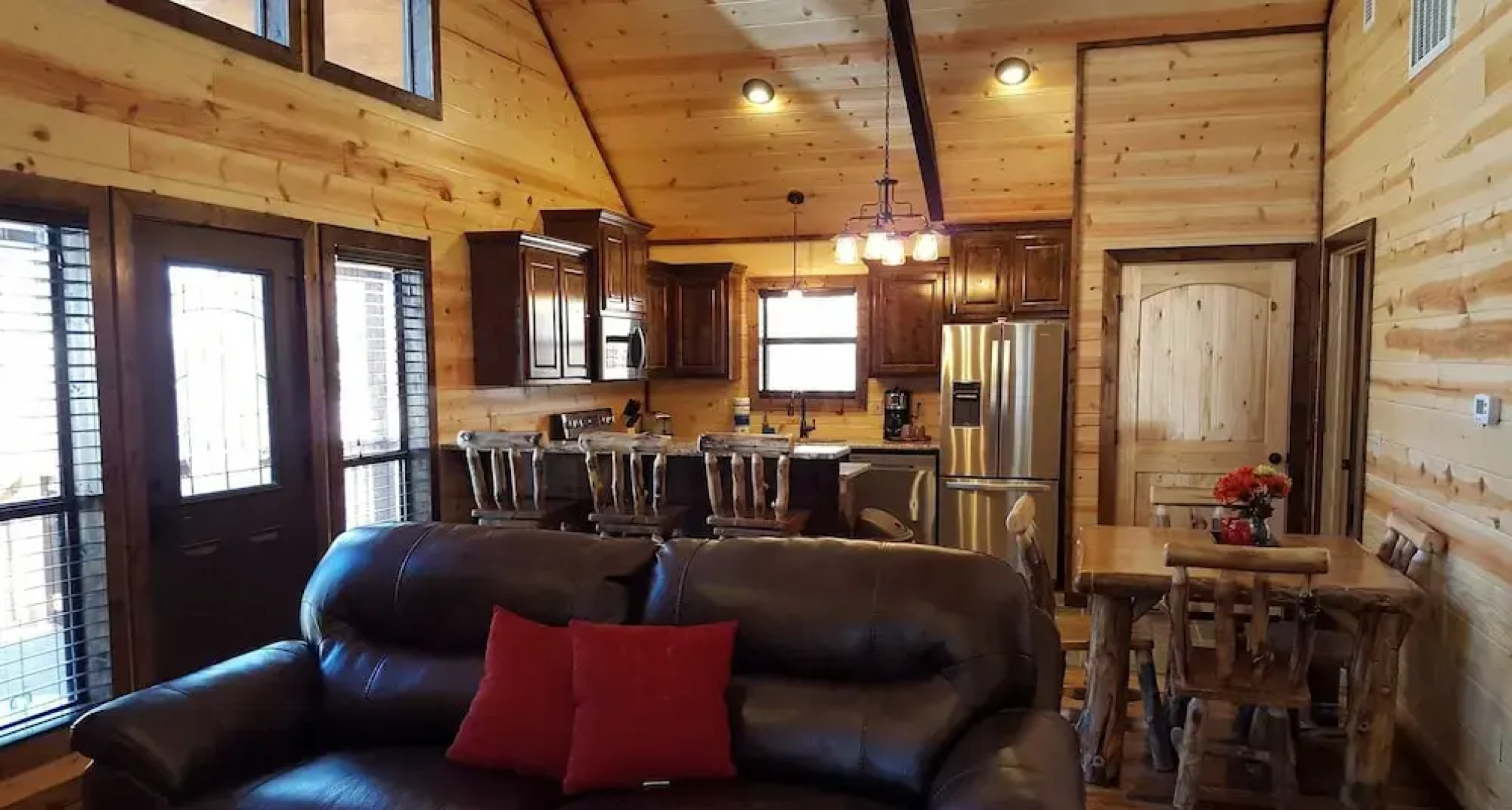 Ace in the Hole Cabin in the Wood With Hot Tub and Fireplace by Redawning