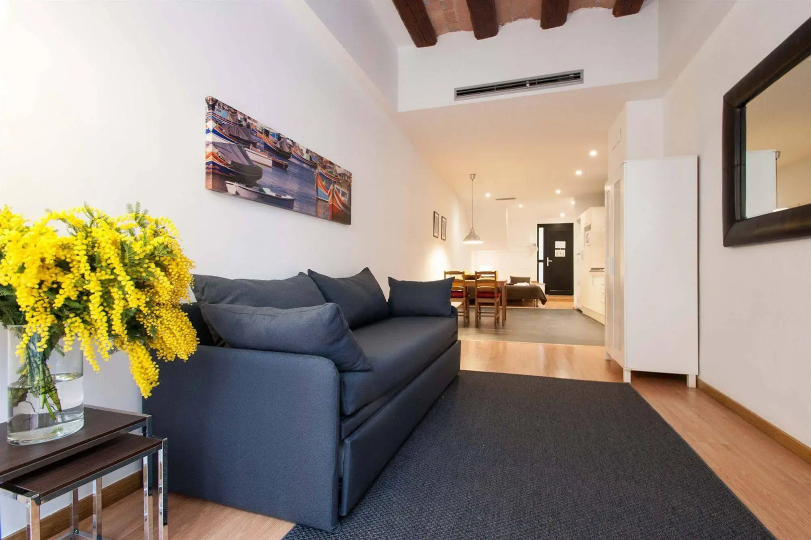 Liceu Apartments by gaiarooms