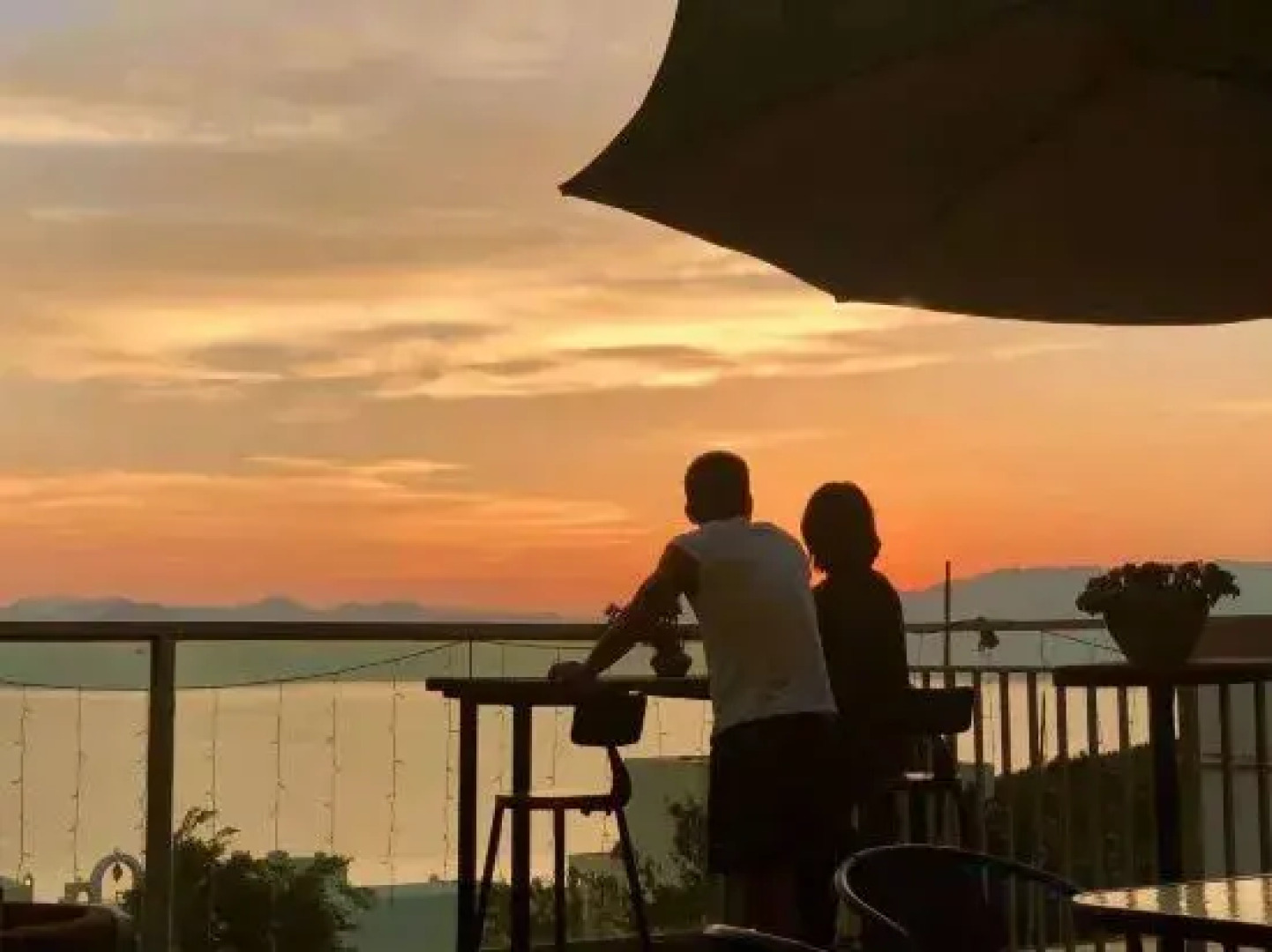 Fuxian Lake RuojianJijian House