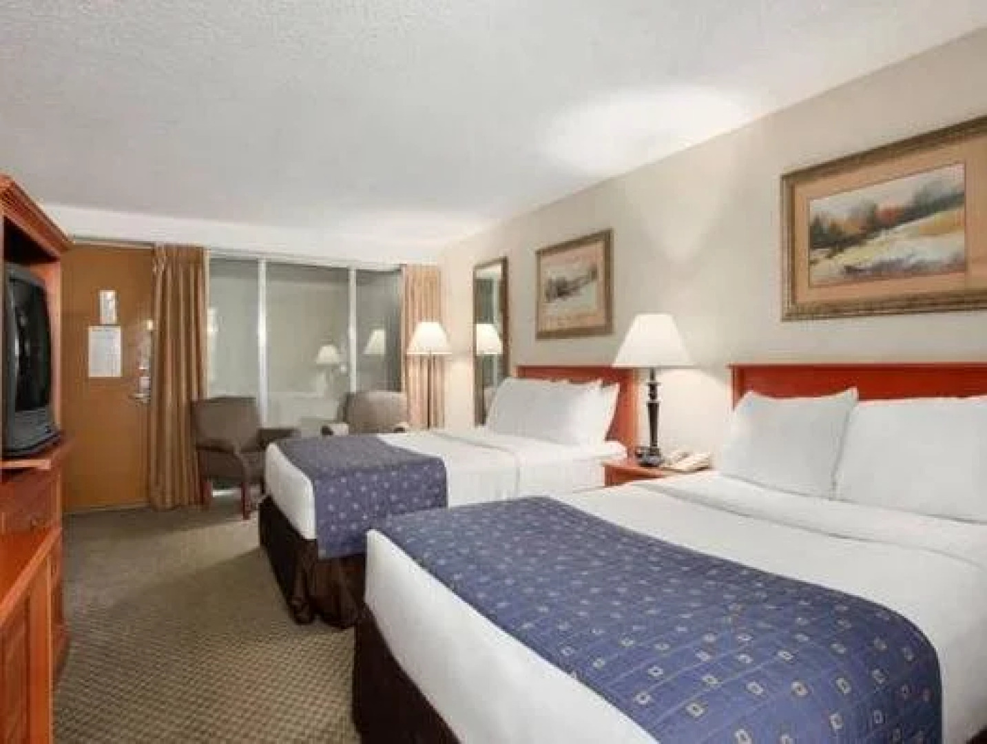 海斯大使酒店及会议中心(Hays Ambassador Hotel & Conference Center)