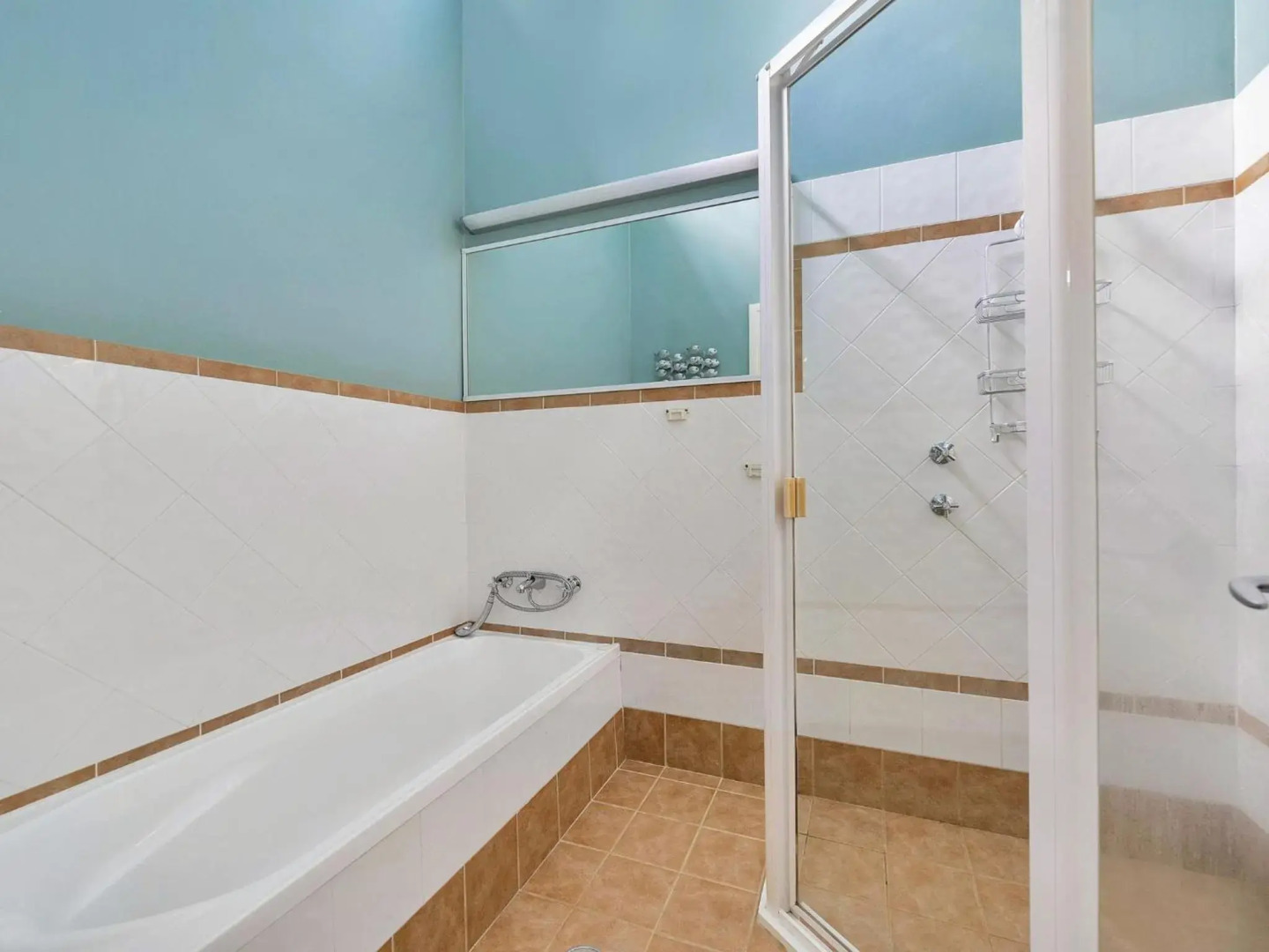 A 7 minute stroll to Greenfield Beach and White Sands Walk