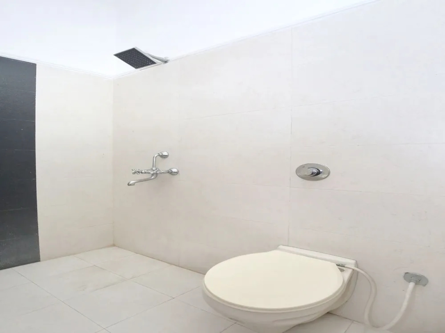 OYO 11844 Silver Star