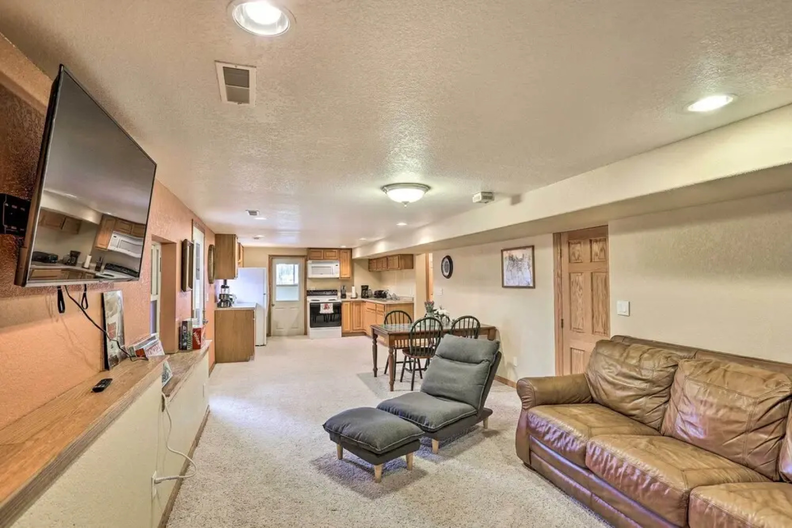 Lead Apartment ~ 5 Mi to Terry Peak Skiing!