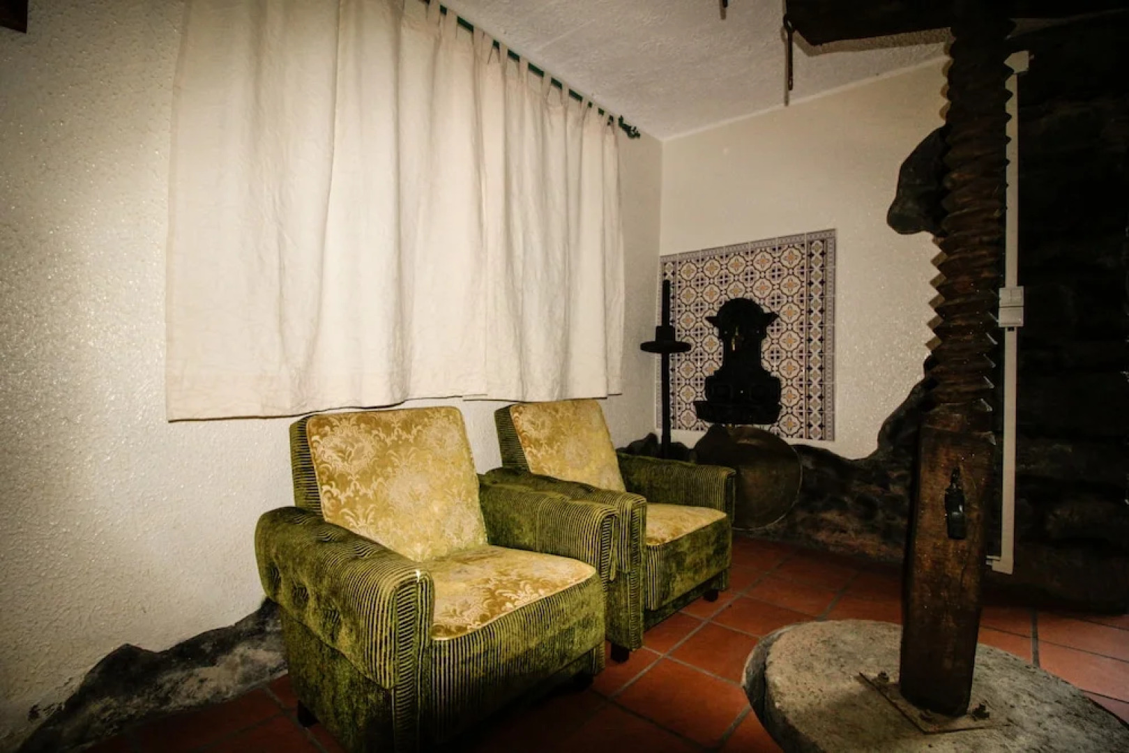 Gouveia Cottage by Analodges