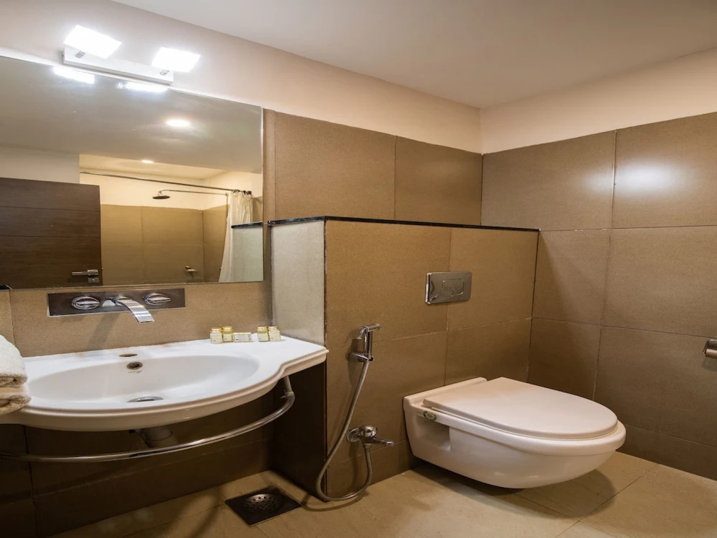 Capital O 19528 Hotel Park Palace