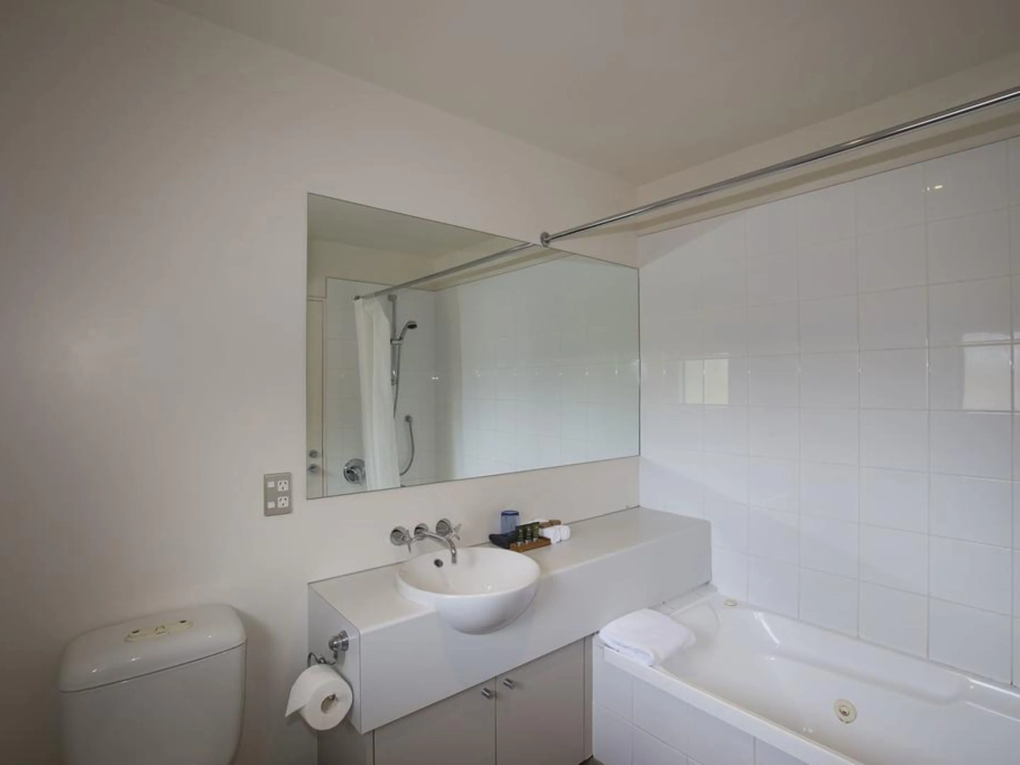 The Claremont Motels & Apartments