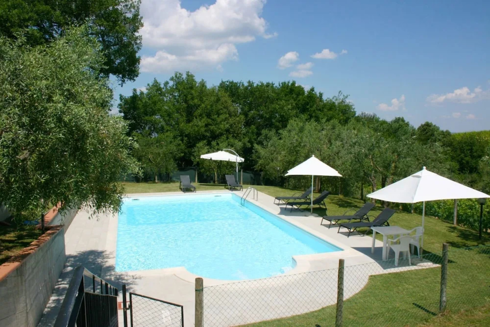 Wonderful Private Villa With Private Pool, TV, Pets Allowed and Parking, Close to Montepulciano