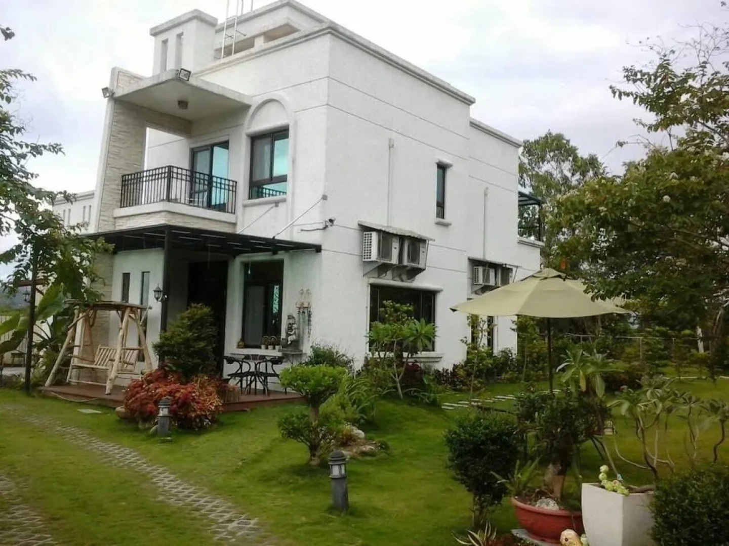 Textile Girl Romantic Homestay