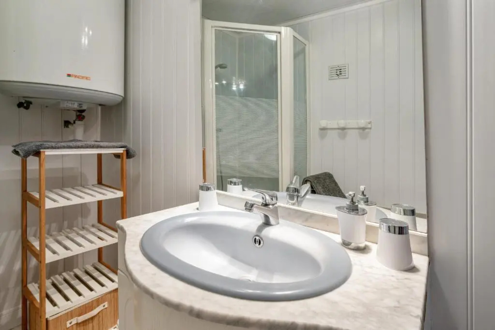 House With 2 Bedrooms in Guimaëc, With Wonderful sea View, Enclosed Ga