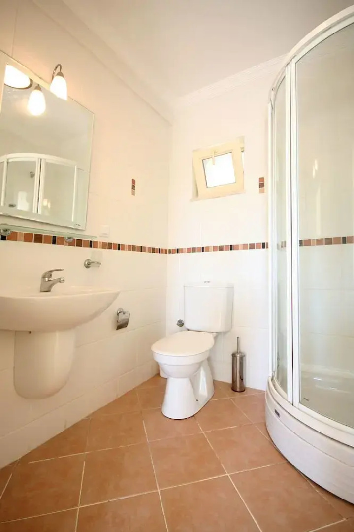 Important Group Turqouise Homes Beryl