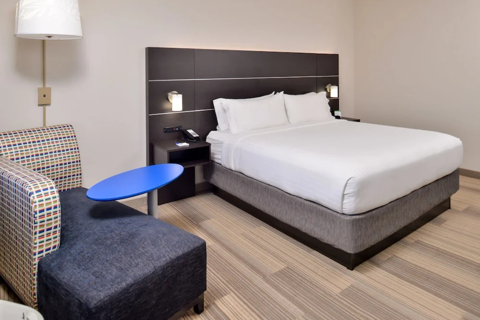 Holiday Inn Express & Suites Kansas City - Lee's Summit, an IHG Hotel