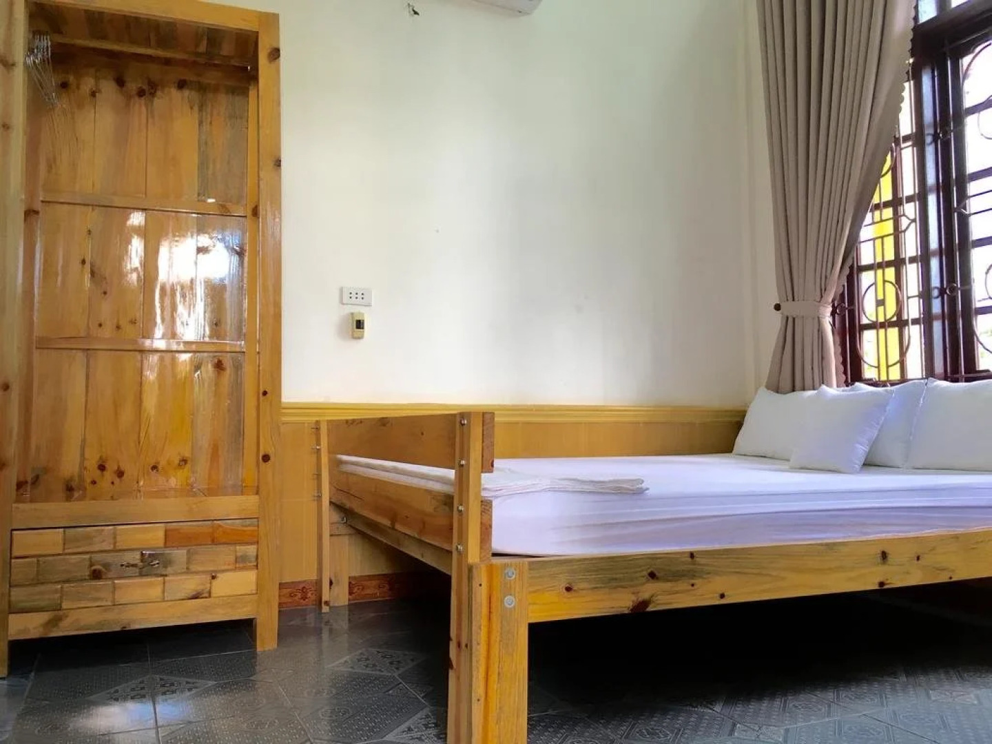 Buffalo Pub and Hostel