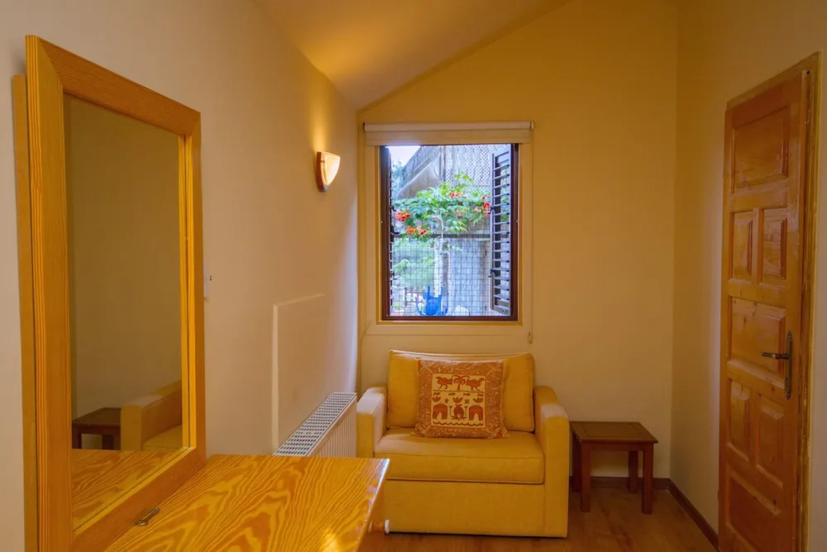 Persephone Cottage - Enhance Your Senses