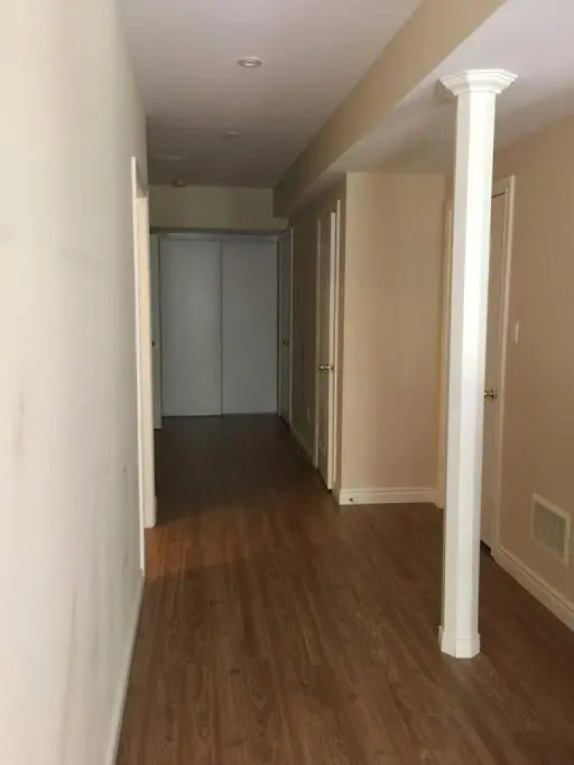 Pet friendly, Walkout Ravine basement