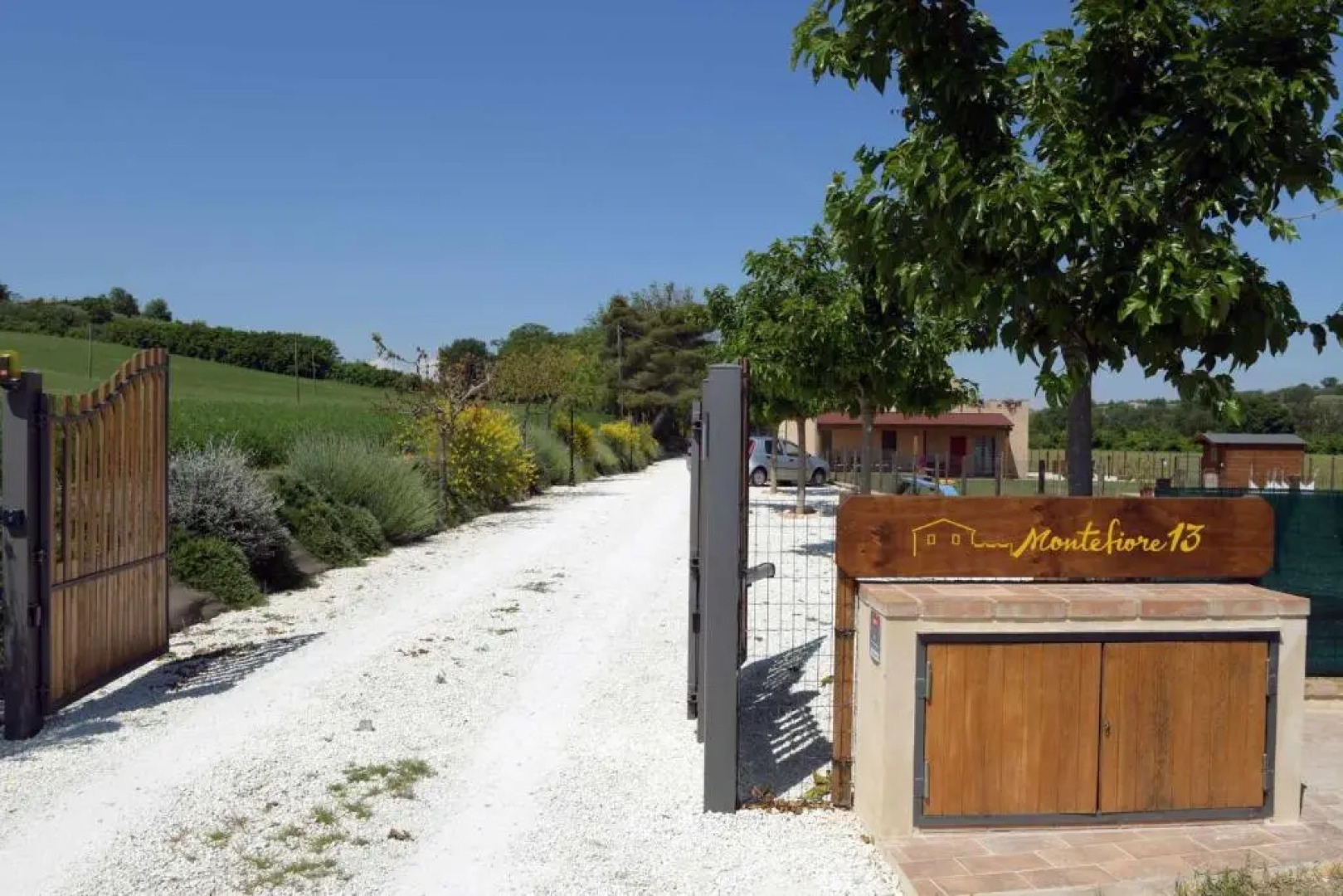 Casa Montefiore 13 Girasoli LT nella tranquilla campagna Marchigiana
