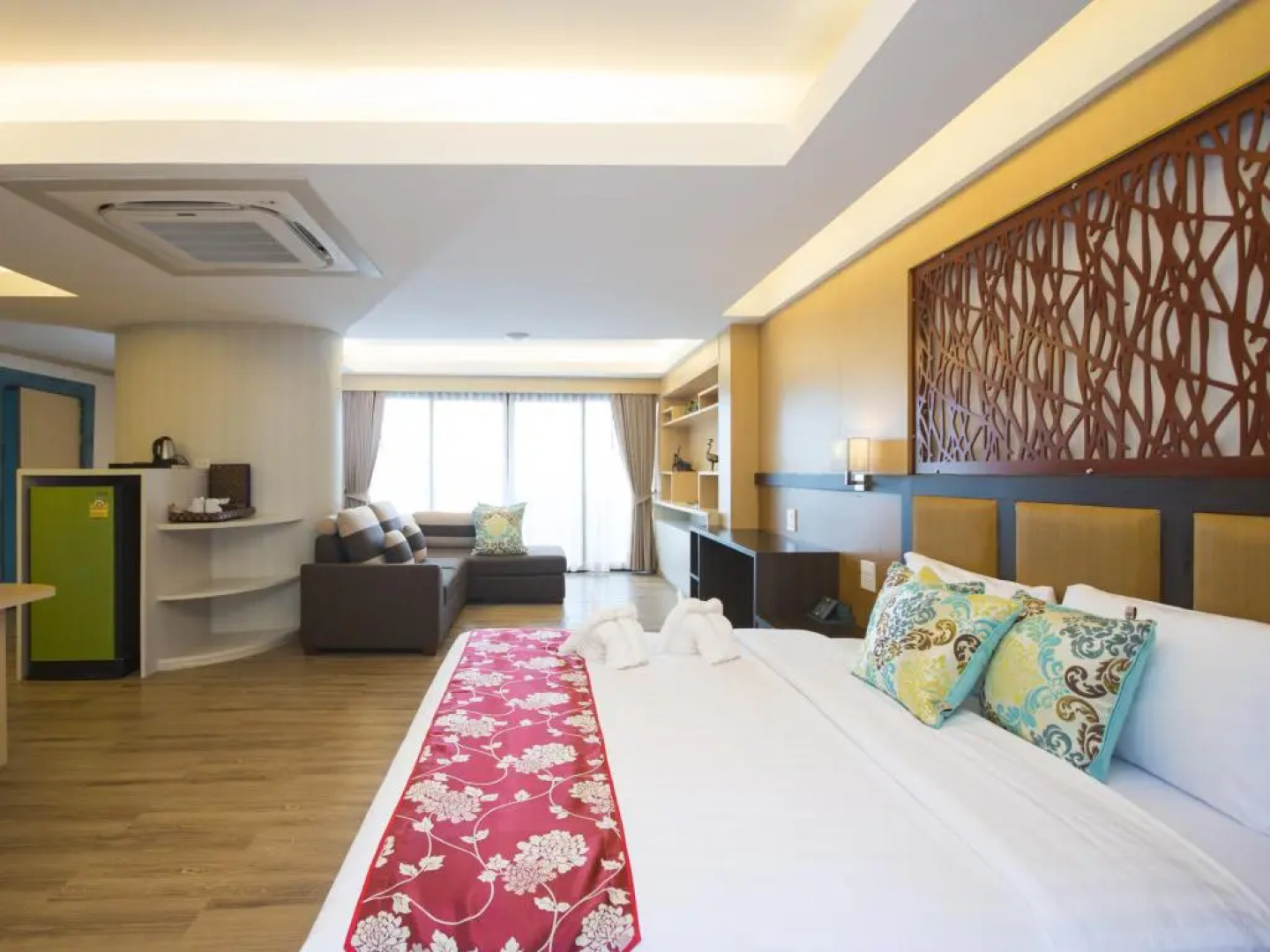 Phi Phi Nice Beach Hotel Hip