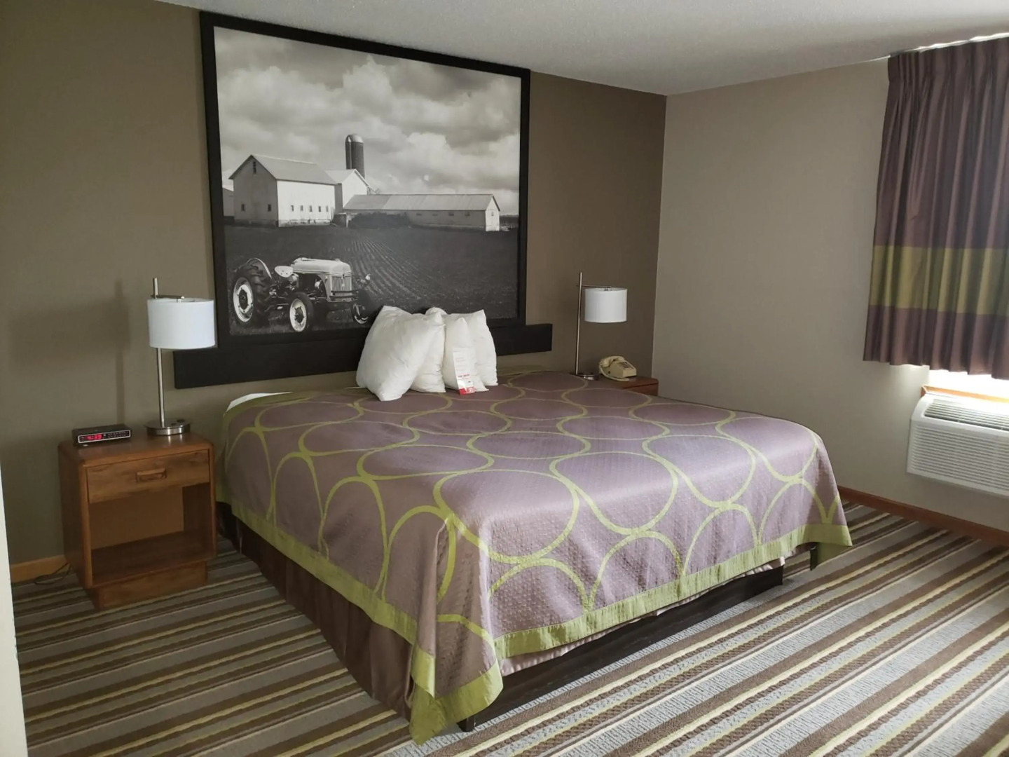 Watseka 24 Inn & Suites