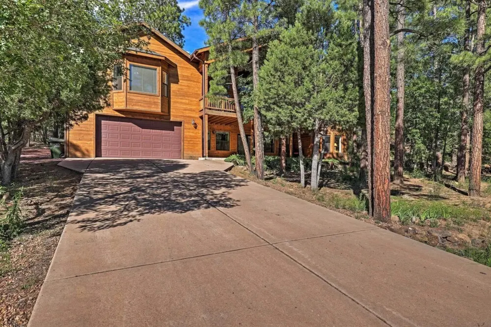 Serene Lakeside Cabin w/ Decks + Edler Lake Views!