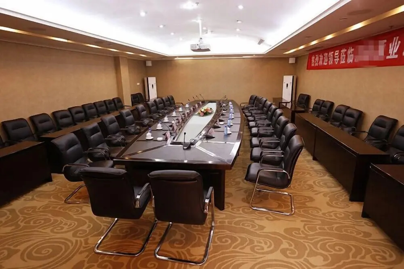 Luoyang Yijun Hotel