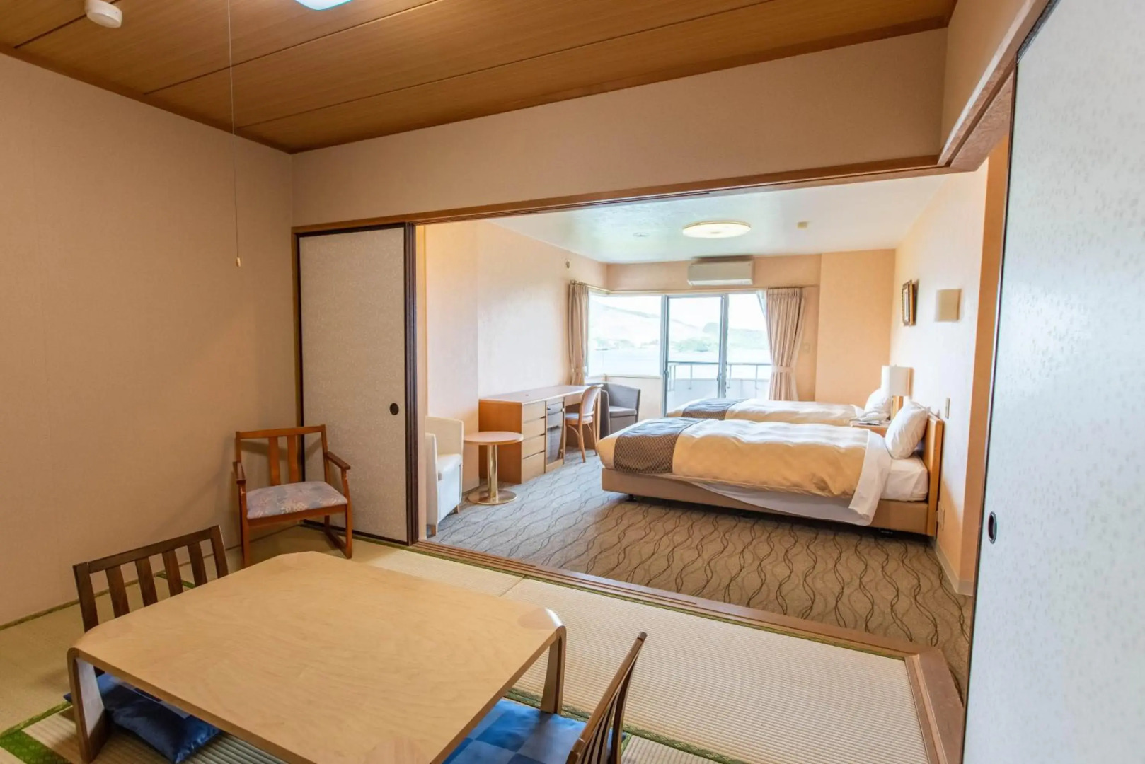 Wisterian Life Club Toba