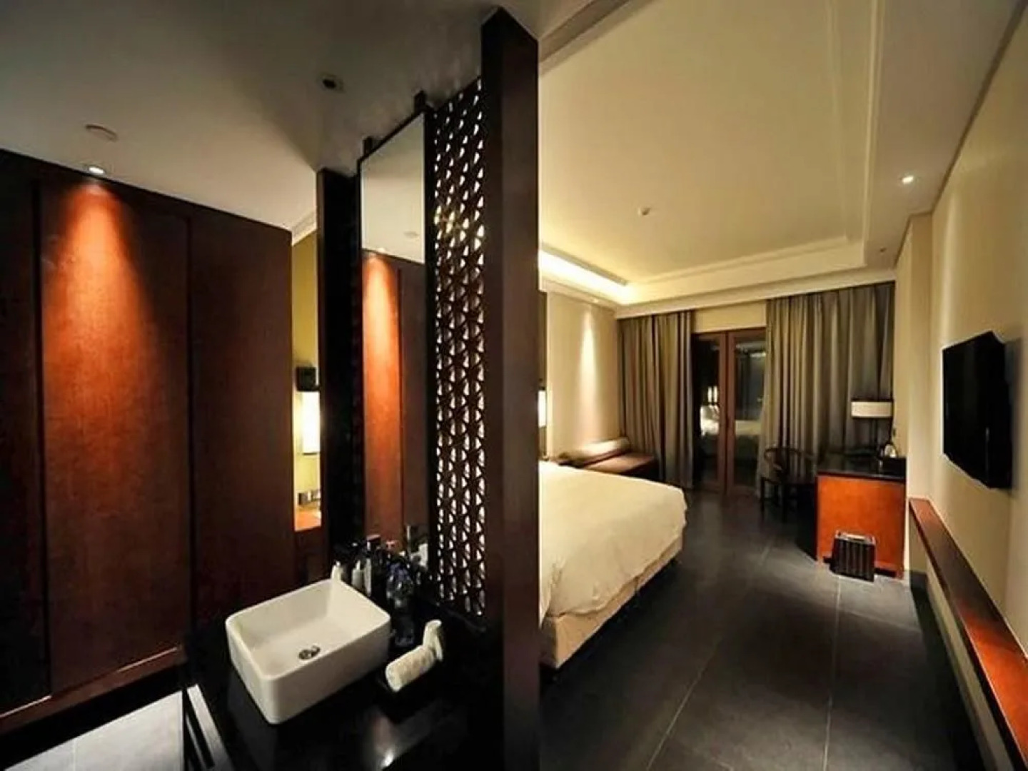 Xishan Hotspring Resort Hotel