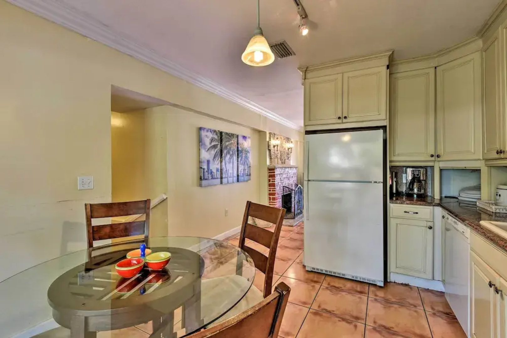 Quaint Central Miami Bungalow: 10 Mi to Mid-beach!