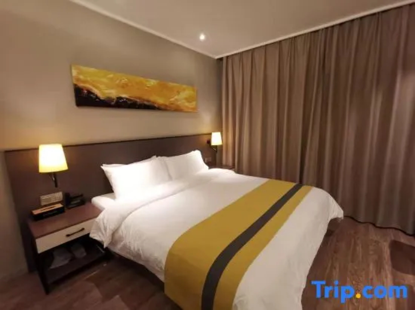 Yiju Collection Hotel (Mohe Beijixing Square)