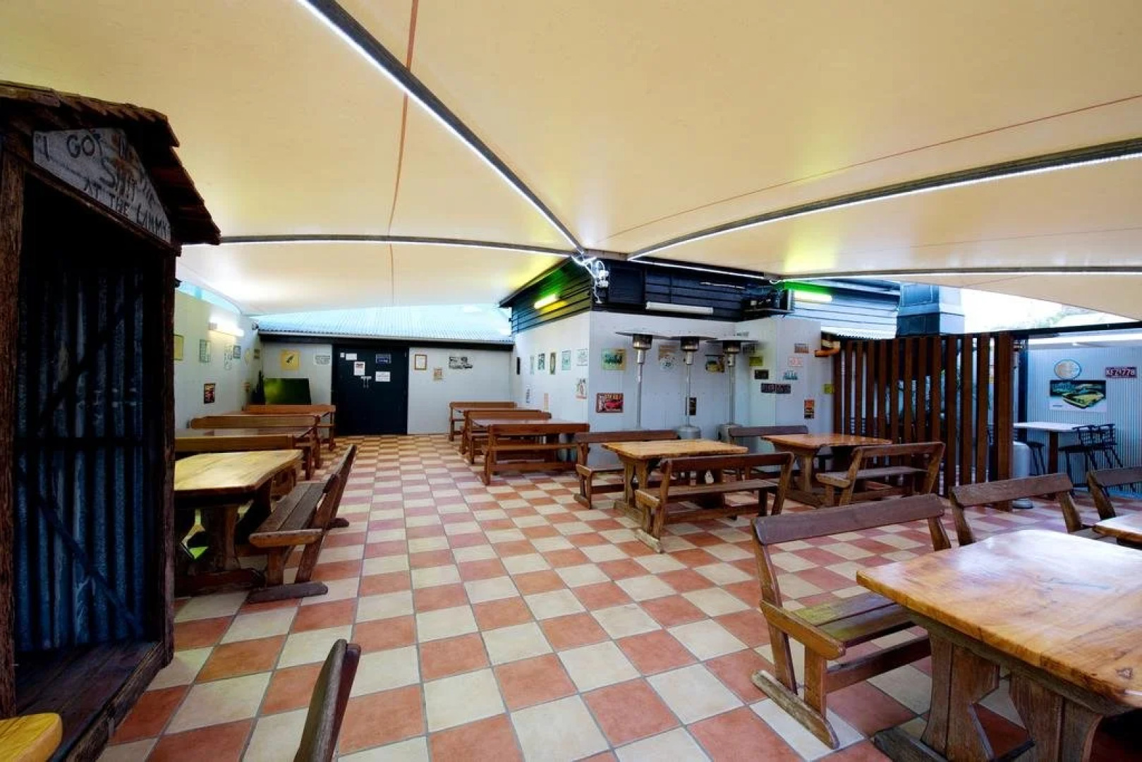 Lamington Hotel Motel