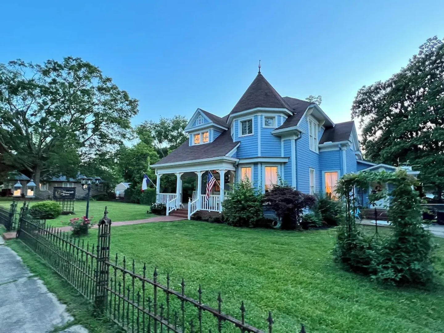 Benefield House Bed & Breakfast