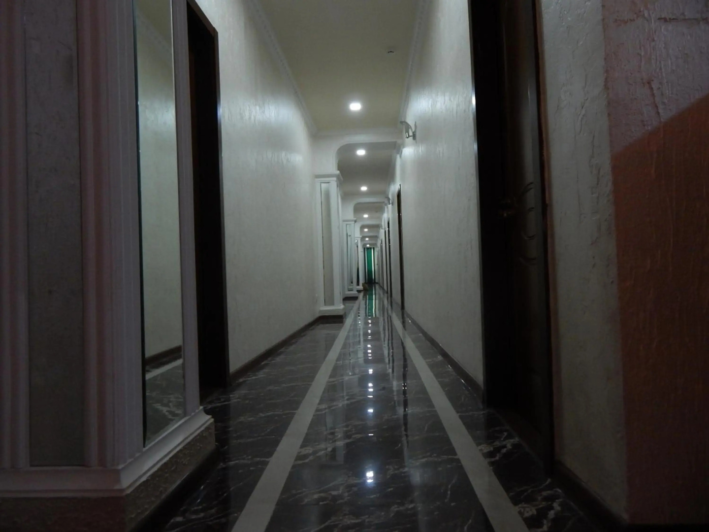 Отель Lux Palace