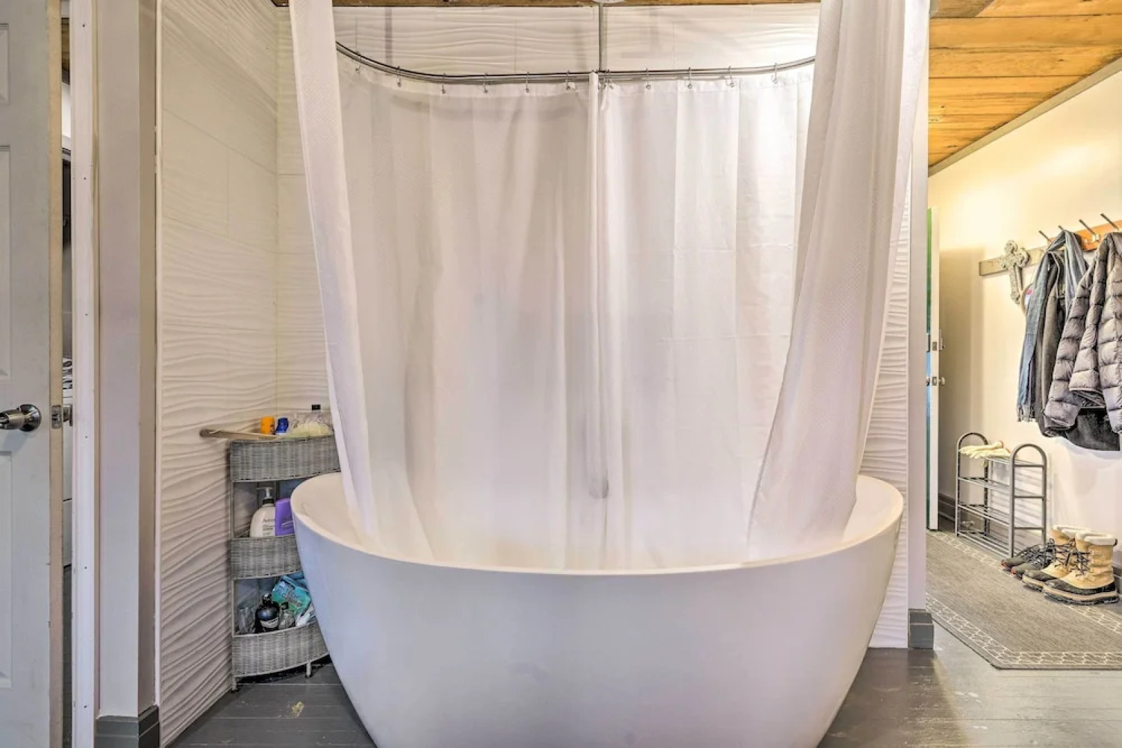 Bemus Point Vintage Suite w/ Soaking Tub & Kitchen