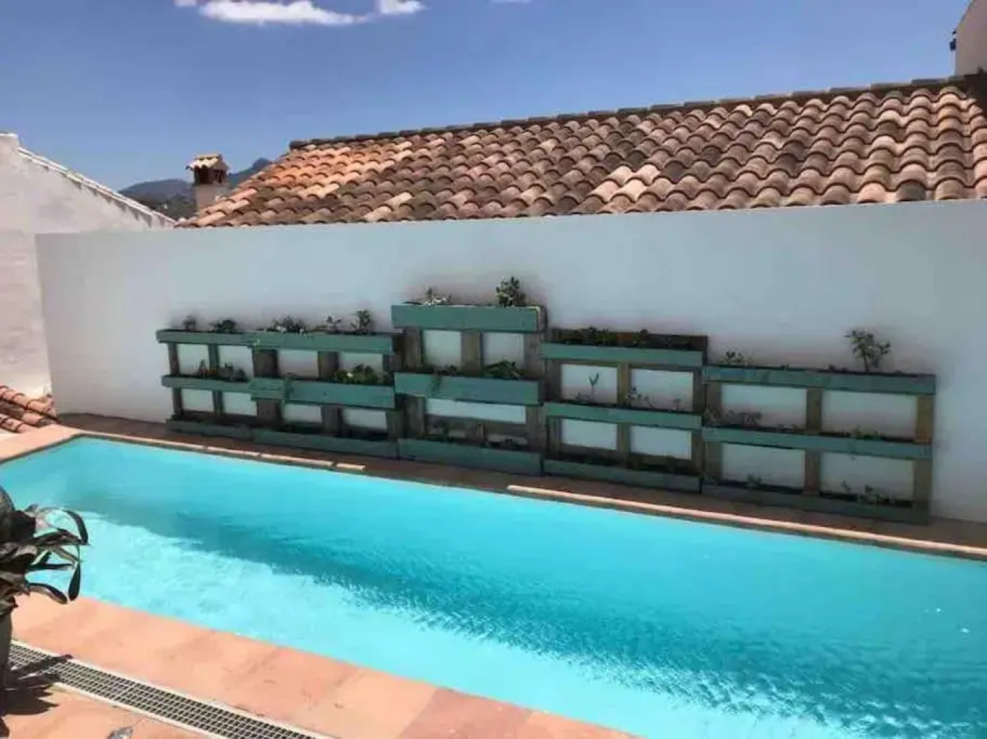 Eagles Nest - Massive townhouse with Pool with outstanding views