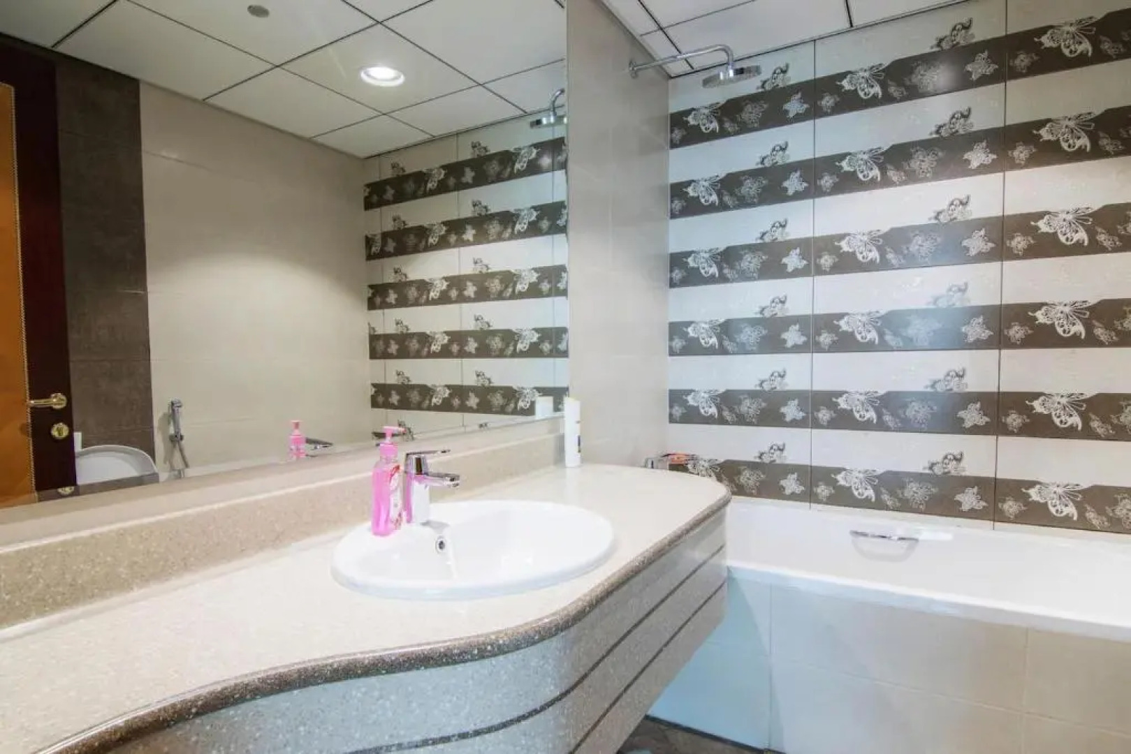 Top Floor Luxury 2BR Beach Apartment with Full Sea View